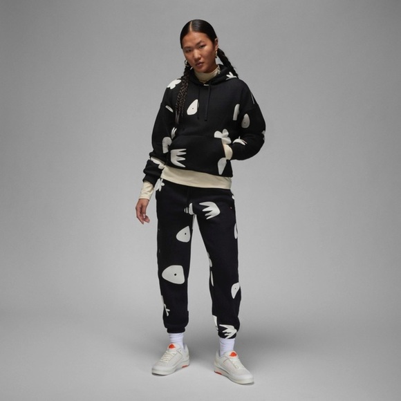 NIKE Mia Lee Artist Series Abstract Shapes Black And White Jogger Size Small - Picture 2 of 8
